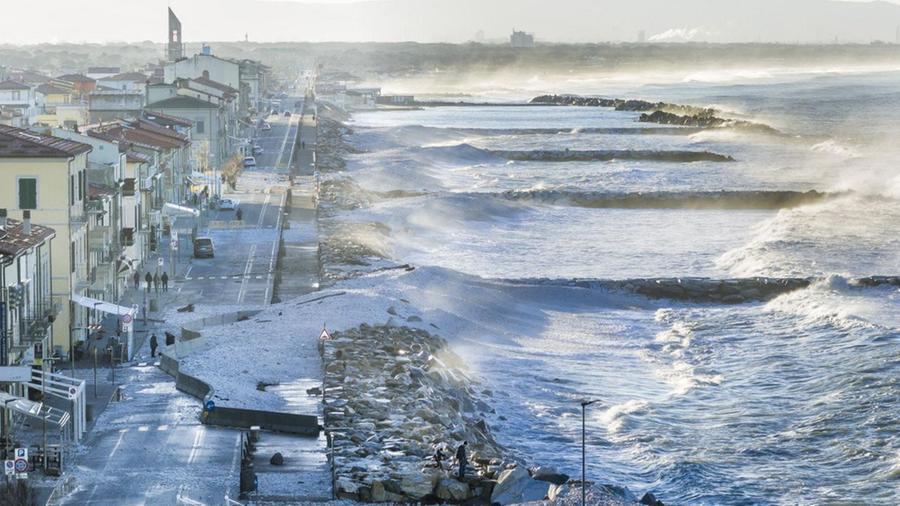 
	La mareggiata a Marina di Pisa (Foto di Fabio Muzzi)

