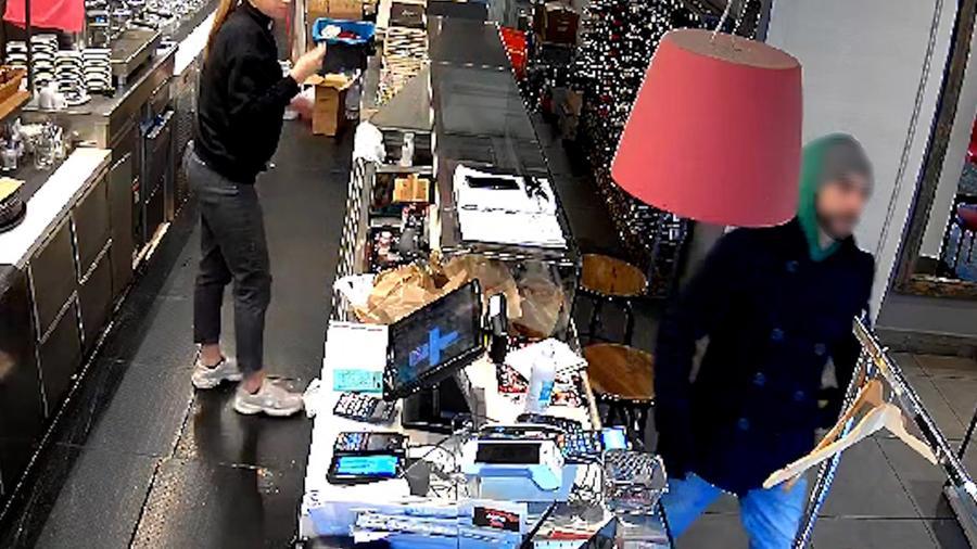 Furto di mance nei locali del centro di Modena, 34enne arrestato