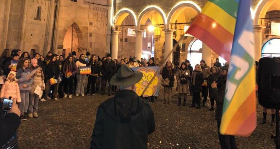 Modena, i bambini delle scuole scendono in piazza: «Vogliamo la pace»<br type="_moz" />
