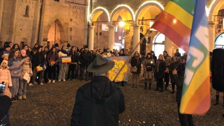 Modena, i bambini delle scuole scendono in piazza: «Vogliamo la pace»<br type="_moz" />