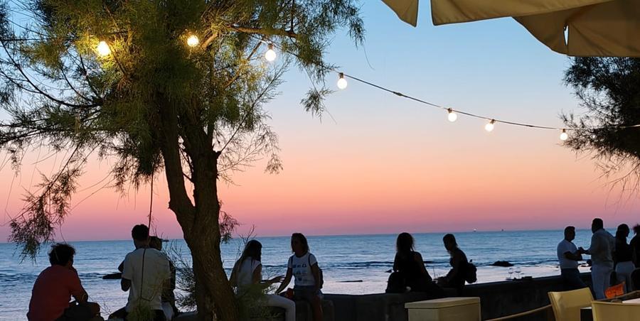 Livorno e il buongiorno con un tramonto nostalgico dell’estate