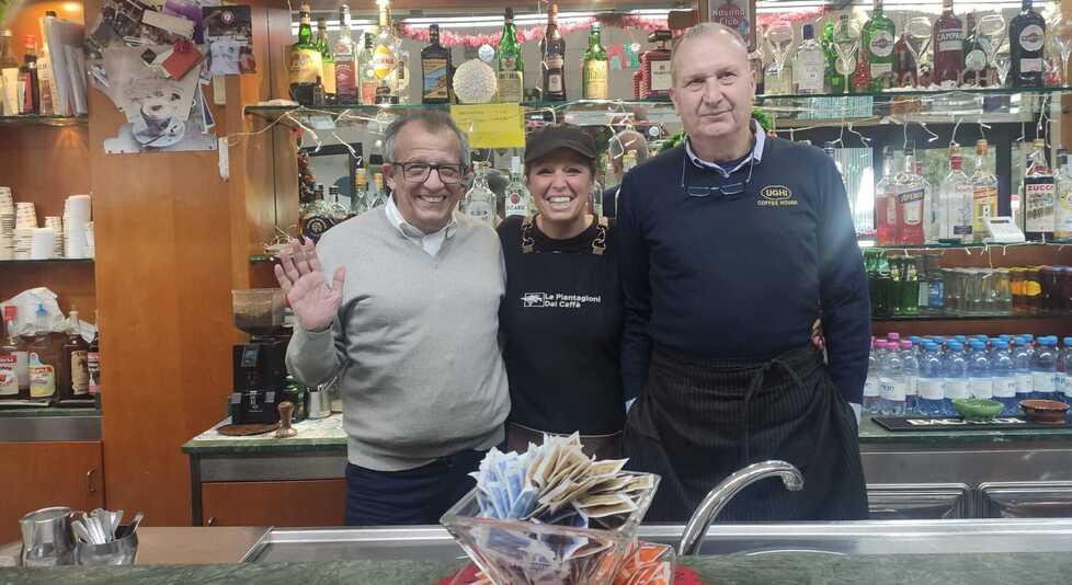 I titolari Paolo Cresci e Andrea Bargellini con Romina una delle storiche bariste