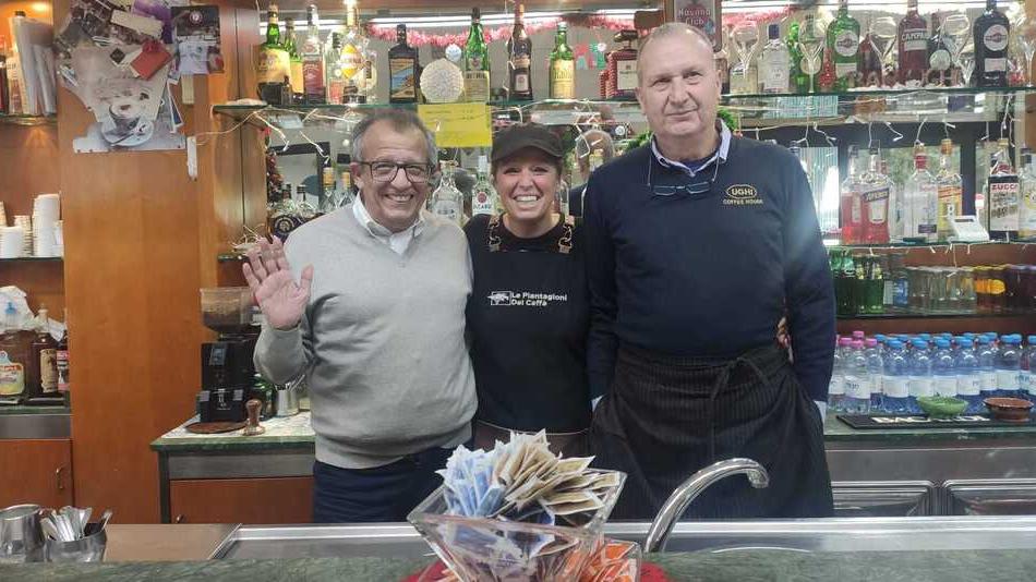 I titolari Paolo Cresci e Andrea Bargellini con Romina una delle storiche bariste