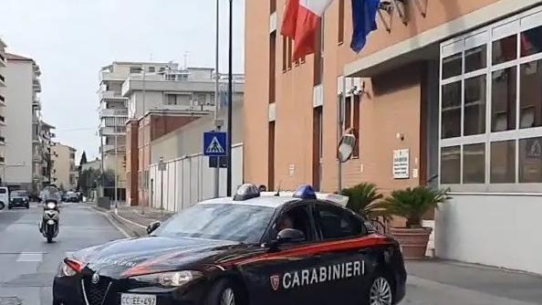 Evade dai domiciliari per comprare le sigarette