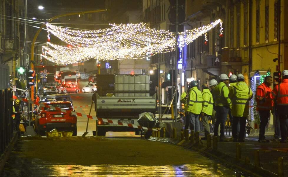 Ponte al Pino chiuso con le squadre di operai e tecnici intervenuti per le valutazioni dell’incidente