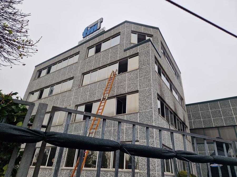 Incendio devasta l’azienda FM Bulloneria di Reggio Emilia