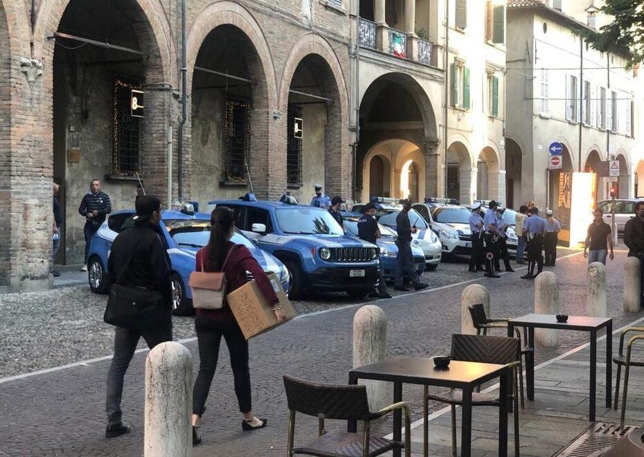 Reggio Emilia, festa interrotta dai vigili al DiVino «Lo stesso rigore contro il degrado»