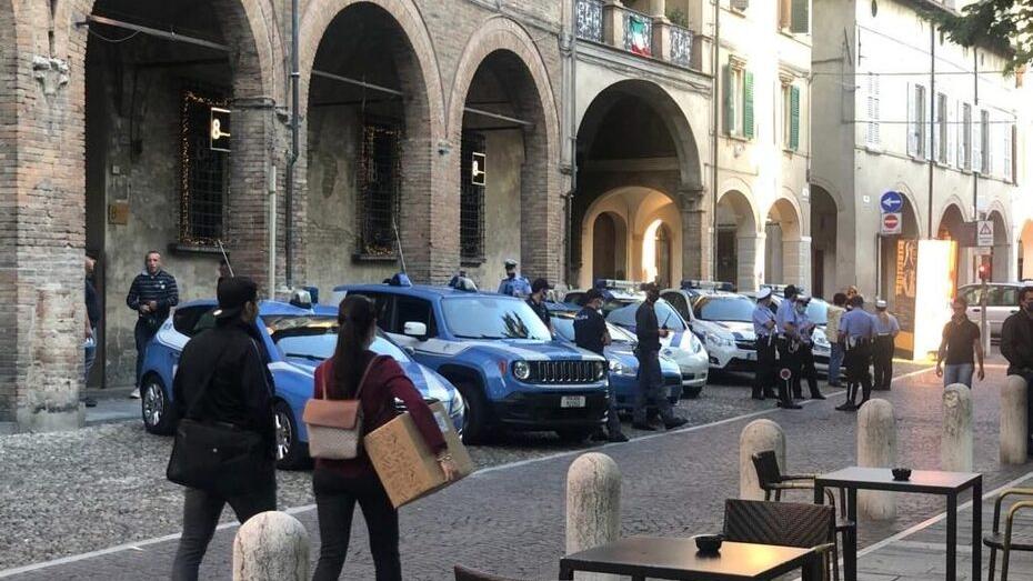 Reggio Emilia, festa interrotta dai vigili al DiVino «Lo stesso rigore contro il degrado»