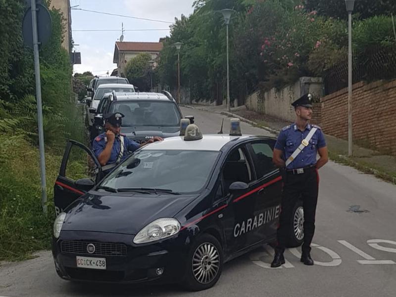 Vernio, giovane tenta di investire i carabinieri e finisce in manette