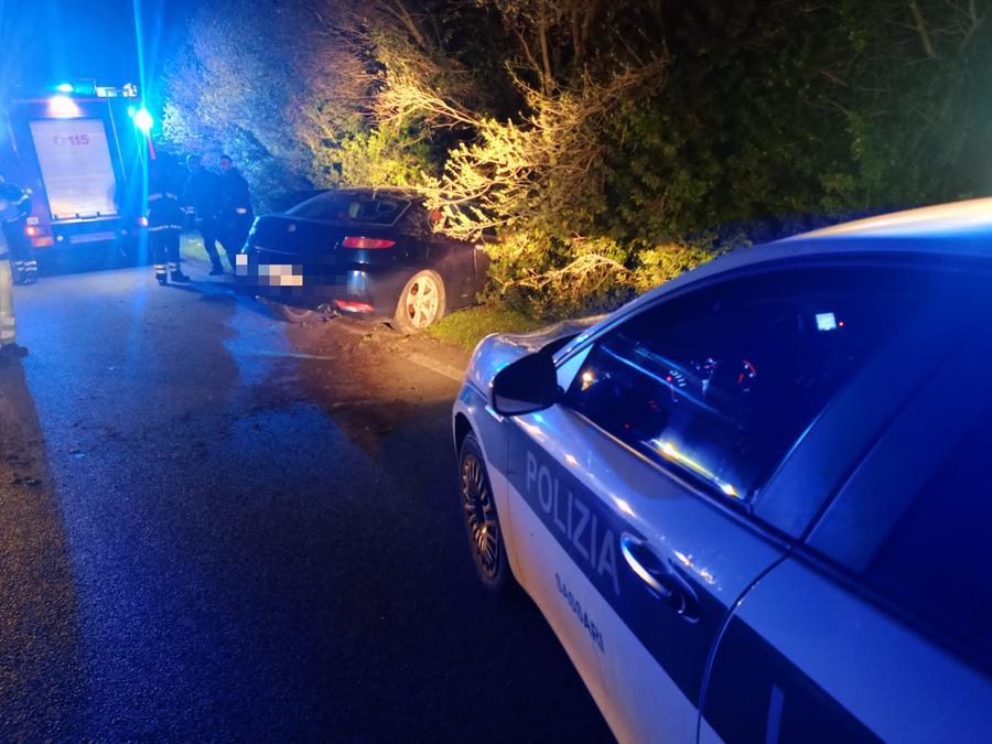 
	L'auto uscita fuori strada sulla provinciale 15

