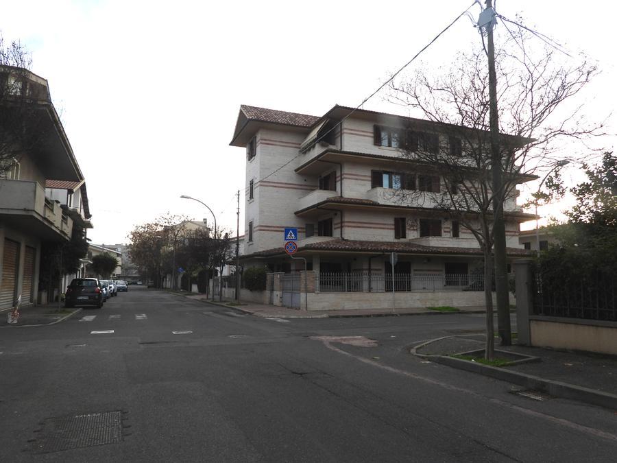 
	La palazzina di via Tazzoli ieri

