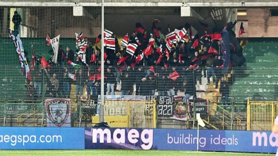 
	I tifosi della Lucchese ad Avellino

