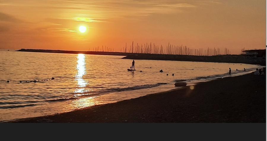 Livorno, è il Buongiorno al tramonto di Elena Niccolai. Aspettando l’estate