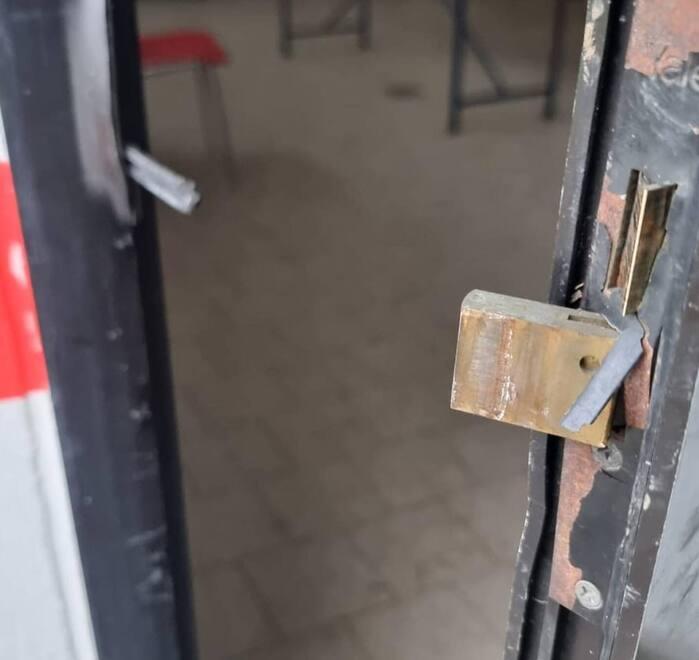Reggio Emilia, raid vandalico in via Manzotti ai danni delle società Masone e Morello school