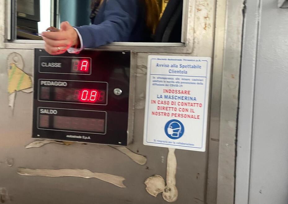 Rosignano, ora passare dal casello delle polemiche costa di più: l’aumento e la motivazione