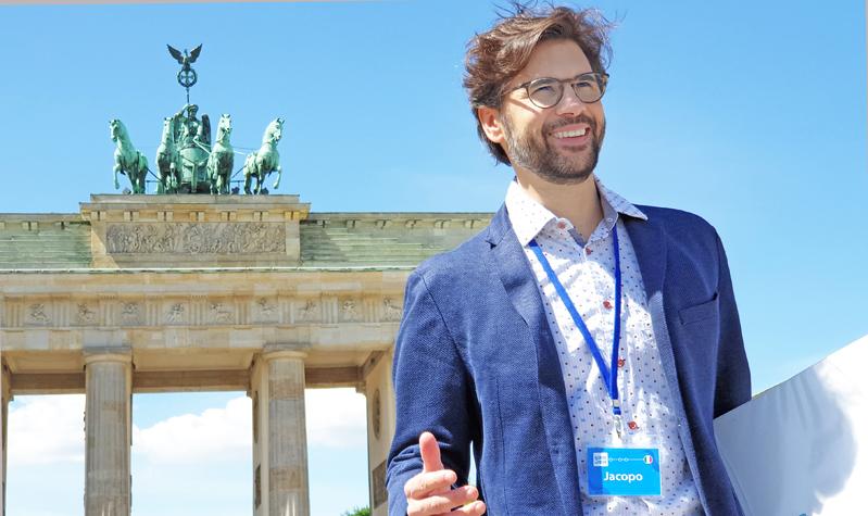 Iacopo Buonaguidi (nella foto) ha anche scritto con Claudio Cassetti e Francesco Bertolucci “Gli italiani a Sachsenhausen”, dedicato agli internati nel campo di concentramento “modello” delle SS, situato nei sobborghi 
di Berlino