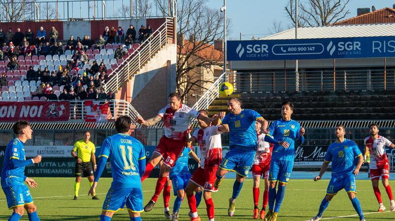 Carrarese, tante assenze e Lucchese in gran forma