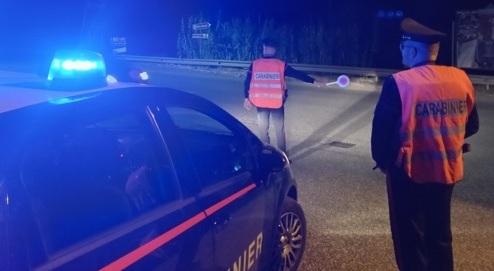 Pietrasanta, si rifiuta di fare sesso e lui la picchia