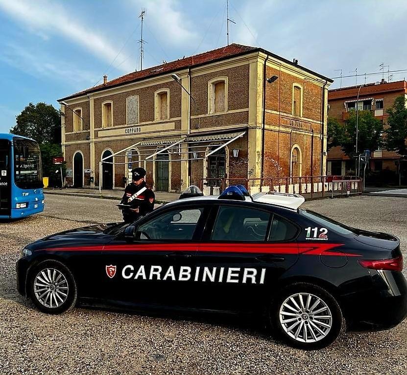 Copparo, marito violento davanti a casa della ex