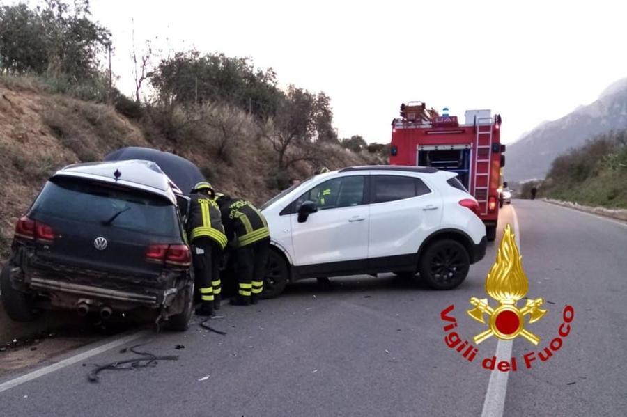 Scontro sulla Nuoro-Oliena, coinvolte tre auto
