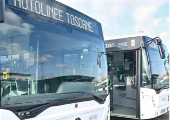 
	Il biglietto sanzionato e due bus di Autolinee Toscane (foto d&rsquo;archivio)

