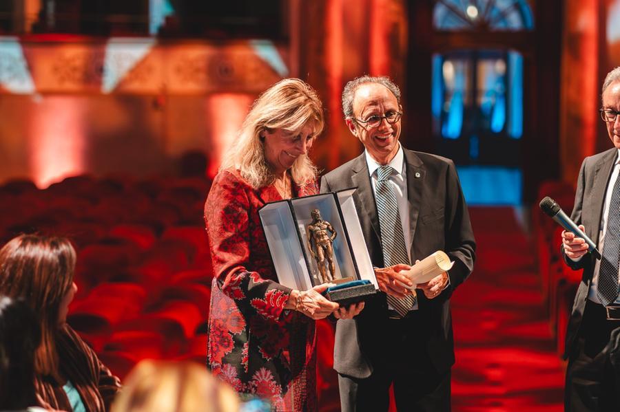 Livorno, il Premio Ercole Labrone a Elisabetta Savigni Ullmann  l’interprete della Casa Bianca