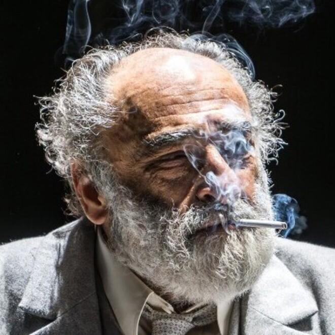 Ferrara, “La coscienza di Zeno” all’Abbado: in scena Haber e il suo mal di vivere