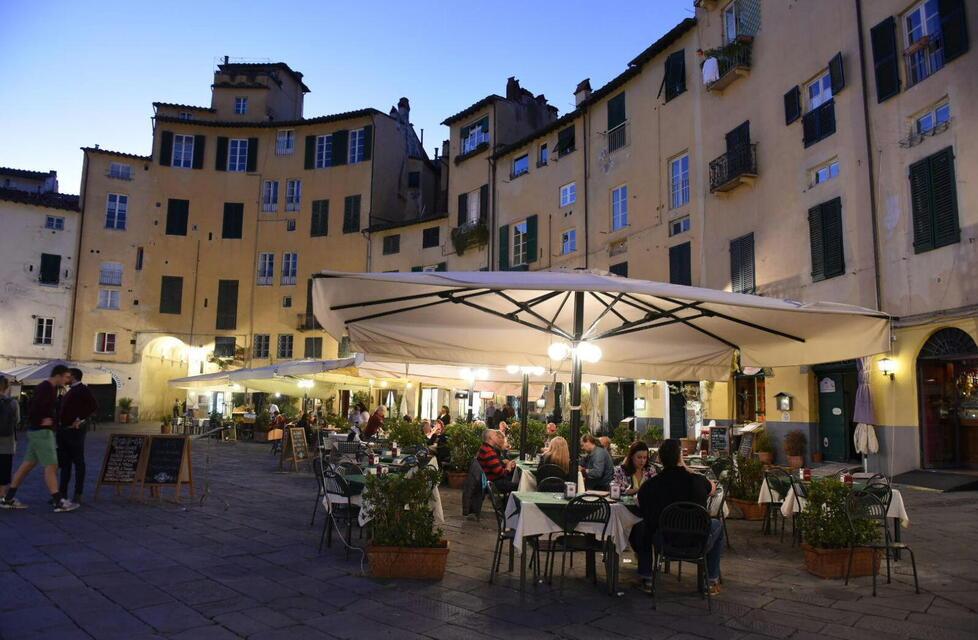 Suolo pubblico a Lucca, c’è il ritocchino: commercianti in subbuglio