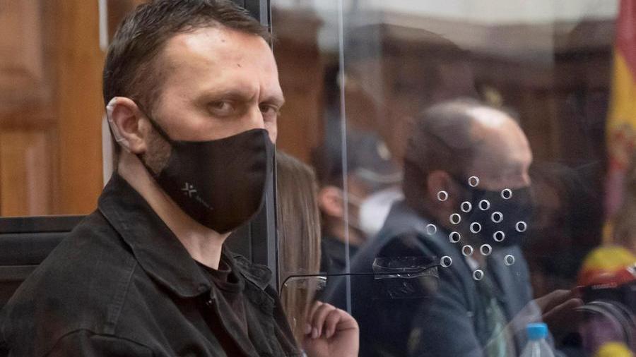 epa09130404 Serbian alleged murderer Norbert Feher, known as 'Igor the Russian', during a trial session at the regional court of Teruel, Aragon, central of Spain, 12 April 2021. Feher is accused of the murder of a farmer and two Civil Guard's members in Andorra in 2017.  EPA/Antonio Garcia / POOL