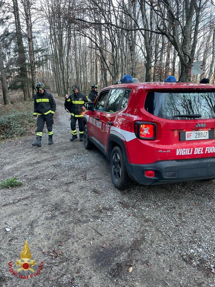 Cantagallo, diciottenne si perde nel bosco e passa la notte all’addiaccio