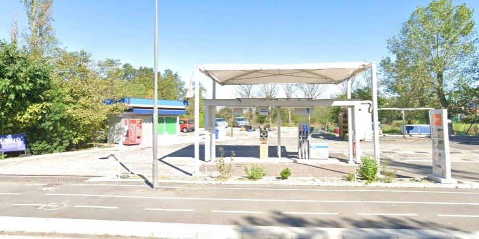 Lido Estensi, benzina “gratis”: tutti in fila