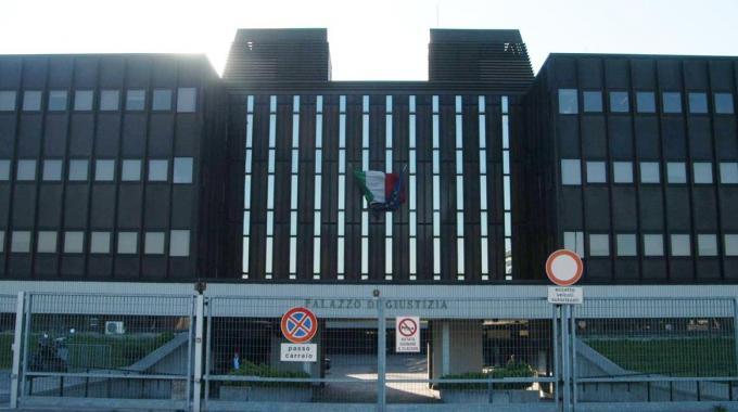 Ascoltata per quattro ore la 14enne violentata