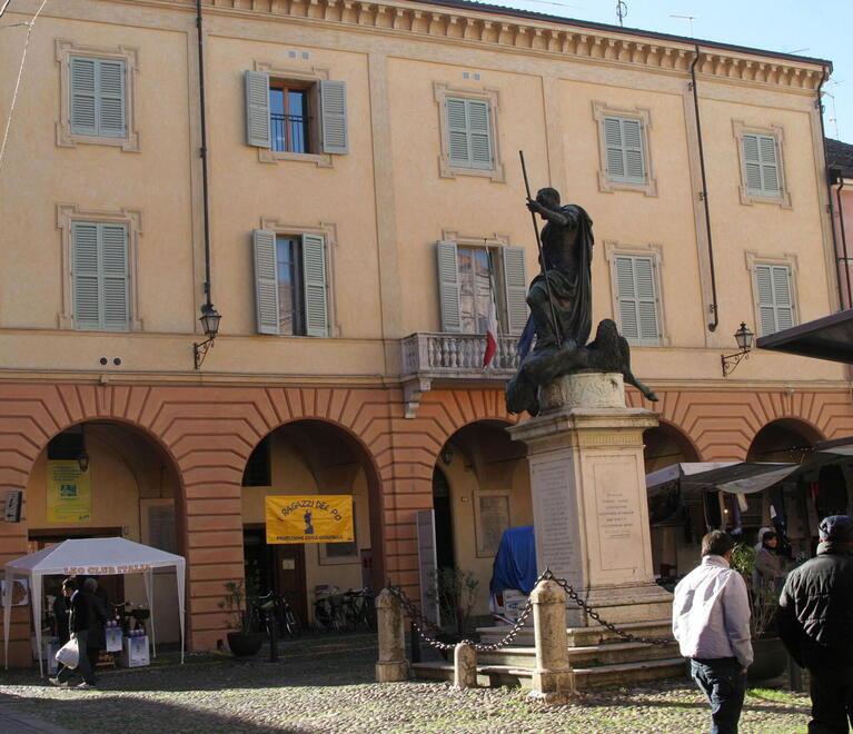 La sindaca di Guastalla sulla crisi del centro storico: «Subito un tavolo coi commercianti»