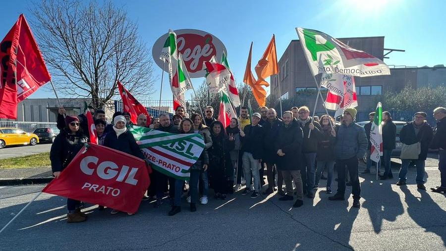 Una manifestazione dei lavoratori ex Gegè durante le trattative
