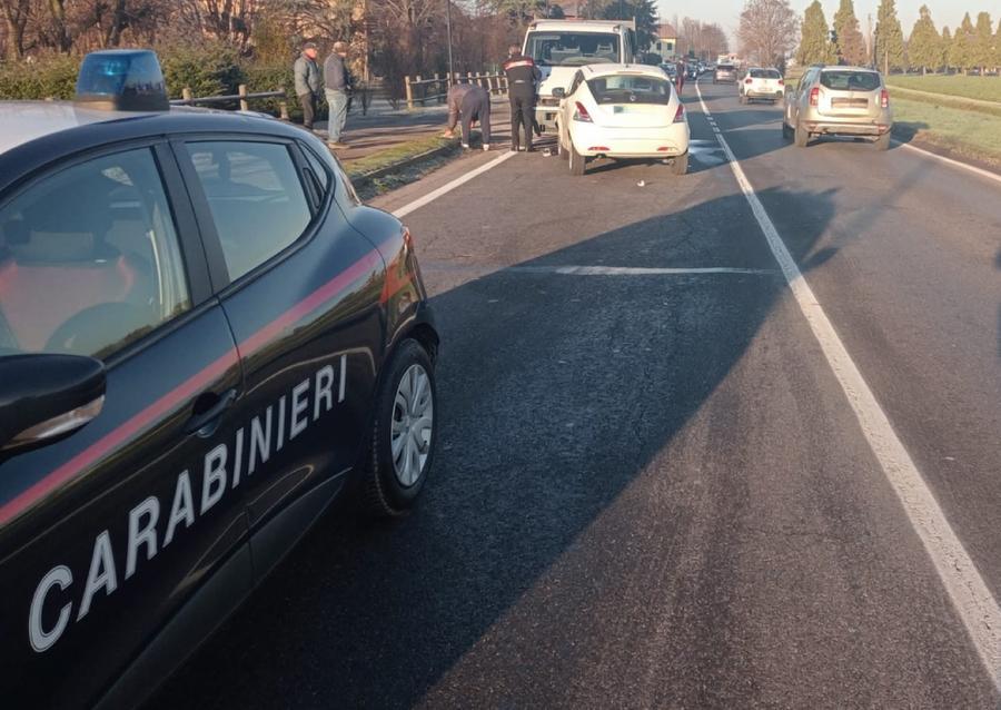 Reggio Emilia, frontale sulla via Emilia a Masone: ragazza in ospedale