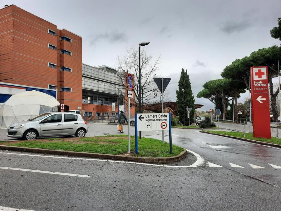 L’ospedale aumenta i letti per fronteggiare l’emergenza