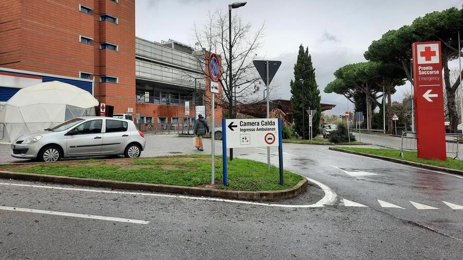L’ospedale aumenta i letti per fronteggiare l’emergenza