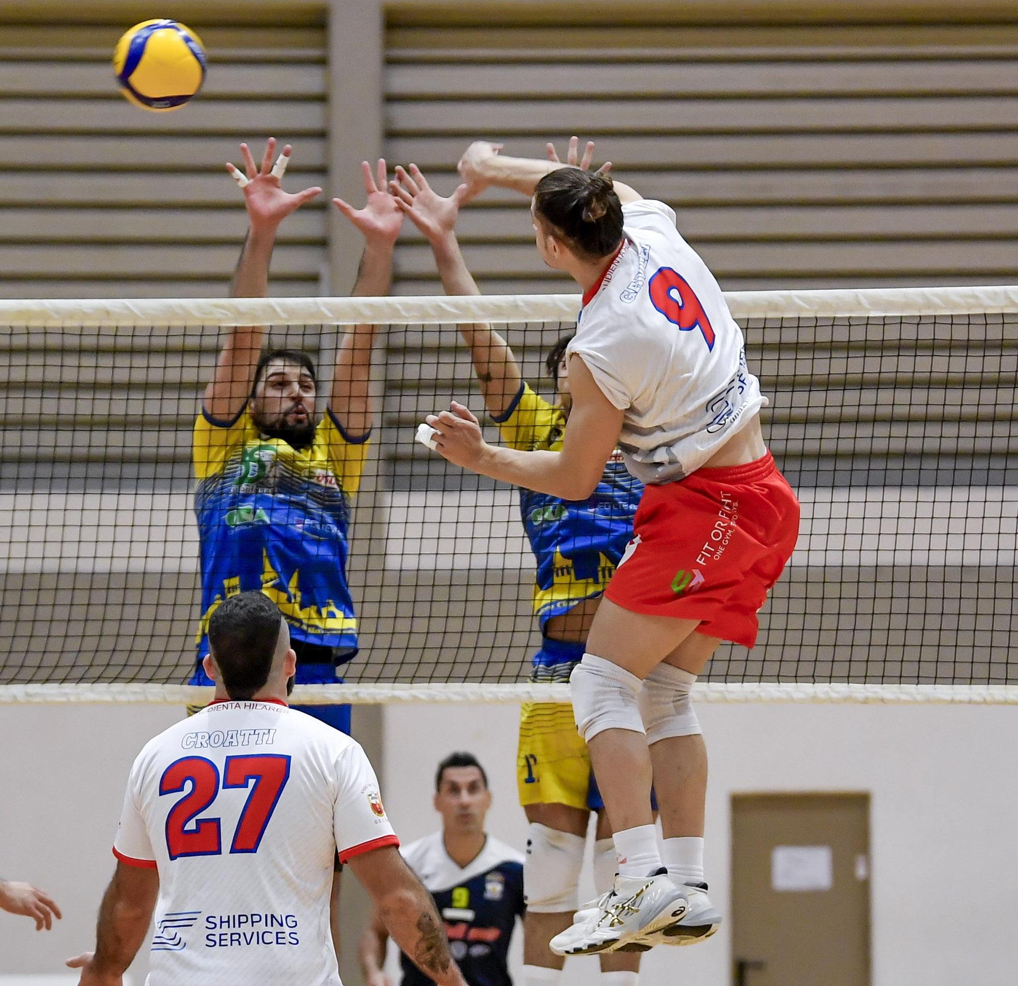 Gavazzi in volo al PalaBastia (foto Masini/Franco Silvi)