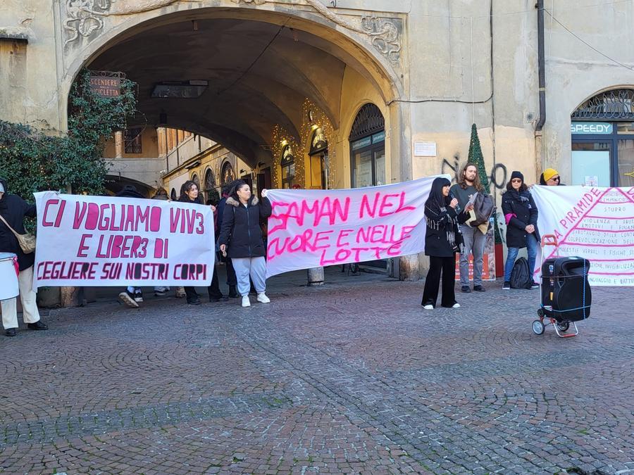 Reggio Emilia, “Non una di meno” in piazza replica alla Corte Costituzionale: “Impazienti di avere i nostri diritti”