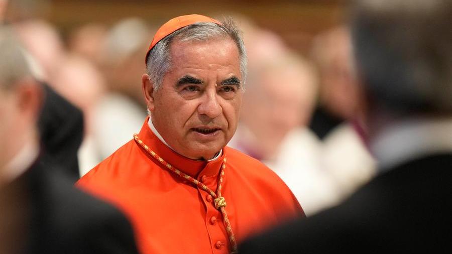 Vaticano, il cardinale Angelo Becciu condannato a 5 anni e 6 mesi