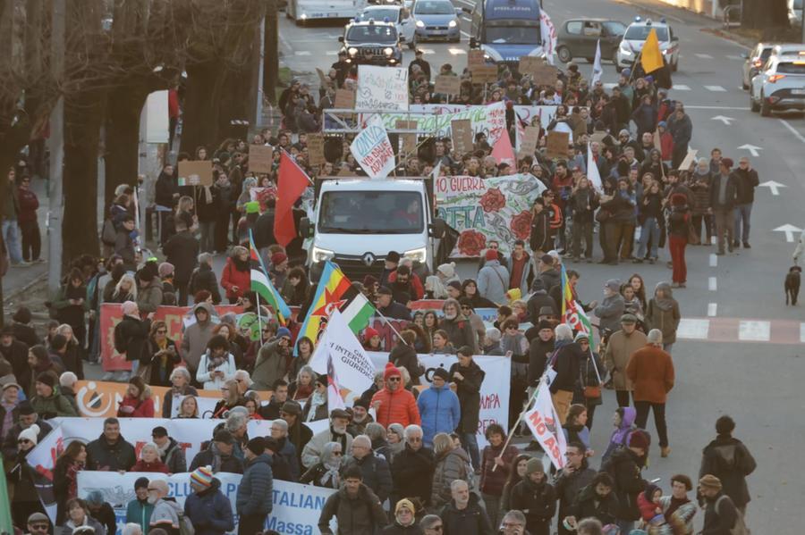 
	Il corteo a Carrara (foto Massimo Matelli)

