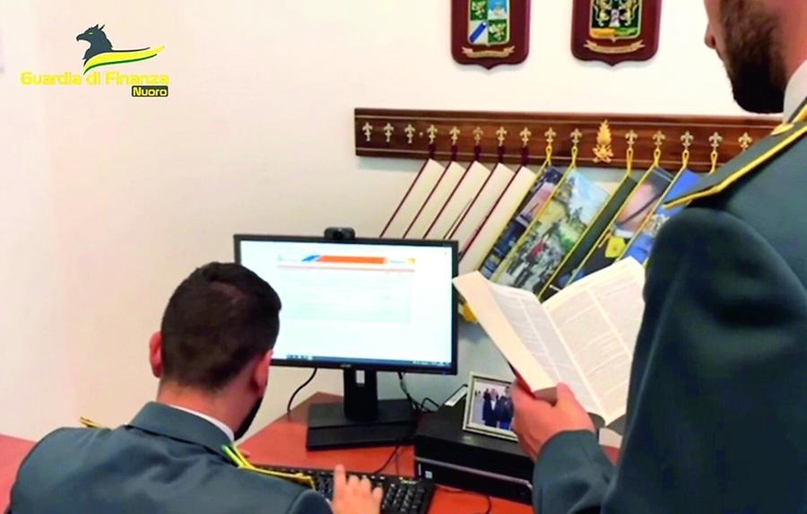 La Finanza allarga l'indagine sui libri della Deledda