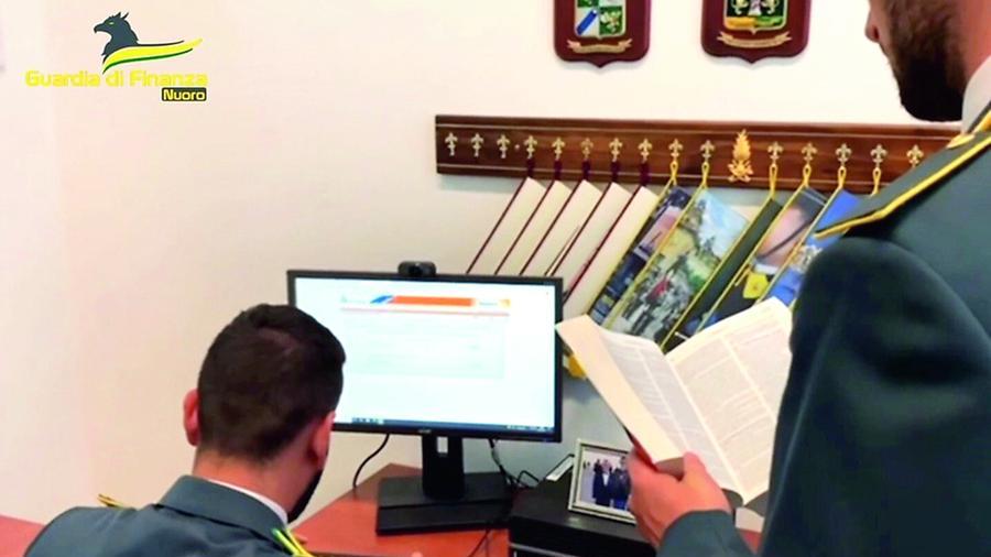 La Finanza allarga l'indagine sui libri della Deledda