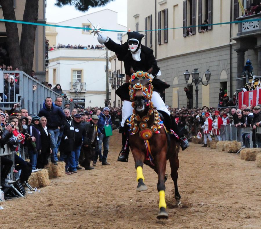 
	Giovanni Utzeri nella Sartiglia del 2013


