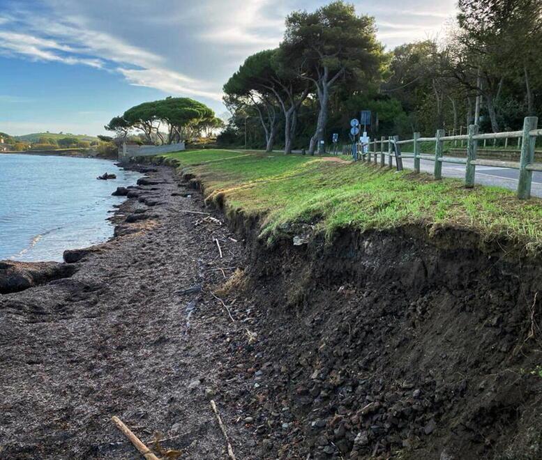 Erosione nel golfo di Baratti: da rifare il progetto del 2003