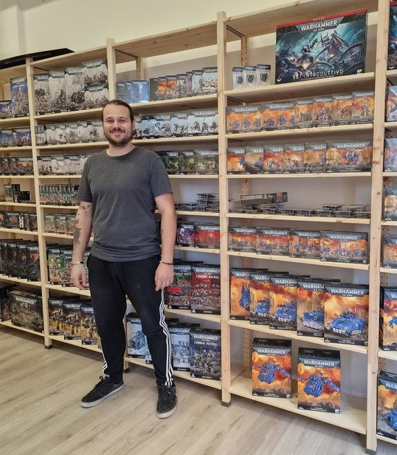 Grosseto, Federico ha realizzato un sogno aprendo il suo negozio di giochi