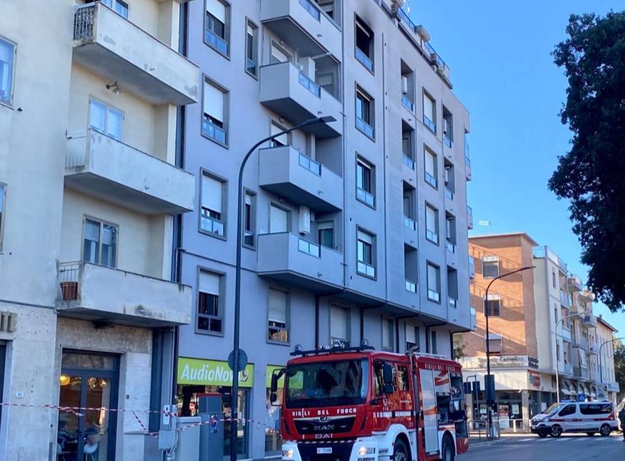 Grosseto, incendio in un appartamento in via Ximenes