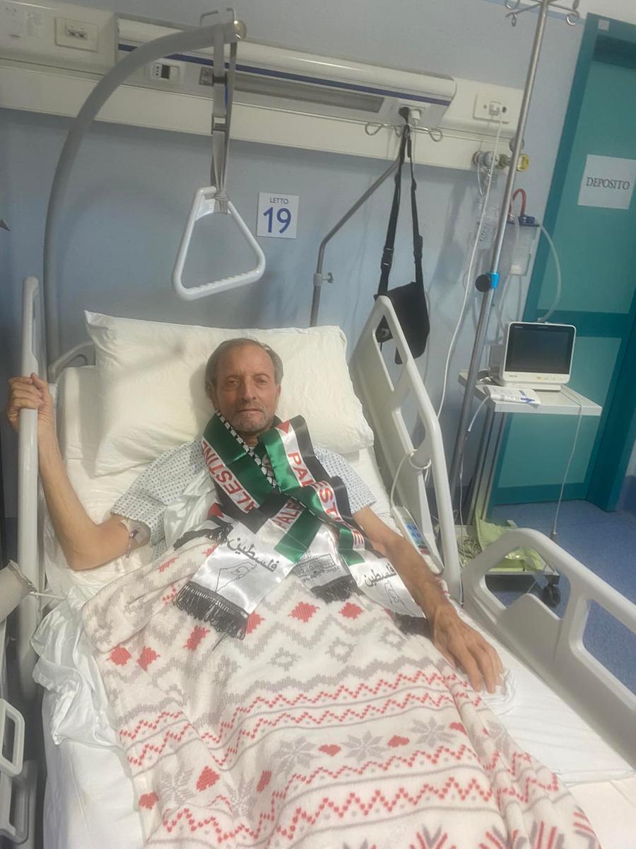 Renzo Ulivieri dall’ospedale: «Avrei voluto essere alla marcia per la pace». Al collo la sciarpa della Palestina