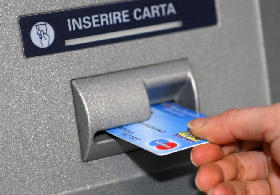 Ferrara, bancomat sempre più diradati: «Troppi chilometri per prelevare»