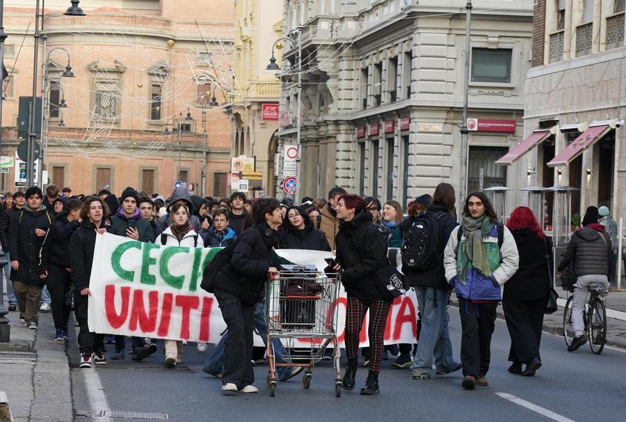 Livorno, sos spazi scolastici la Cgil attacca: “Sulle spalle dei dirigenti la gestione del sovraffollamento”